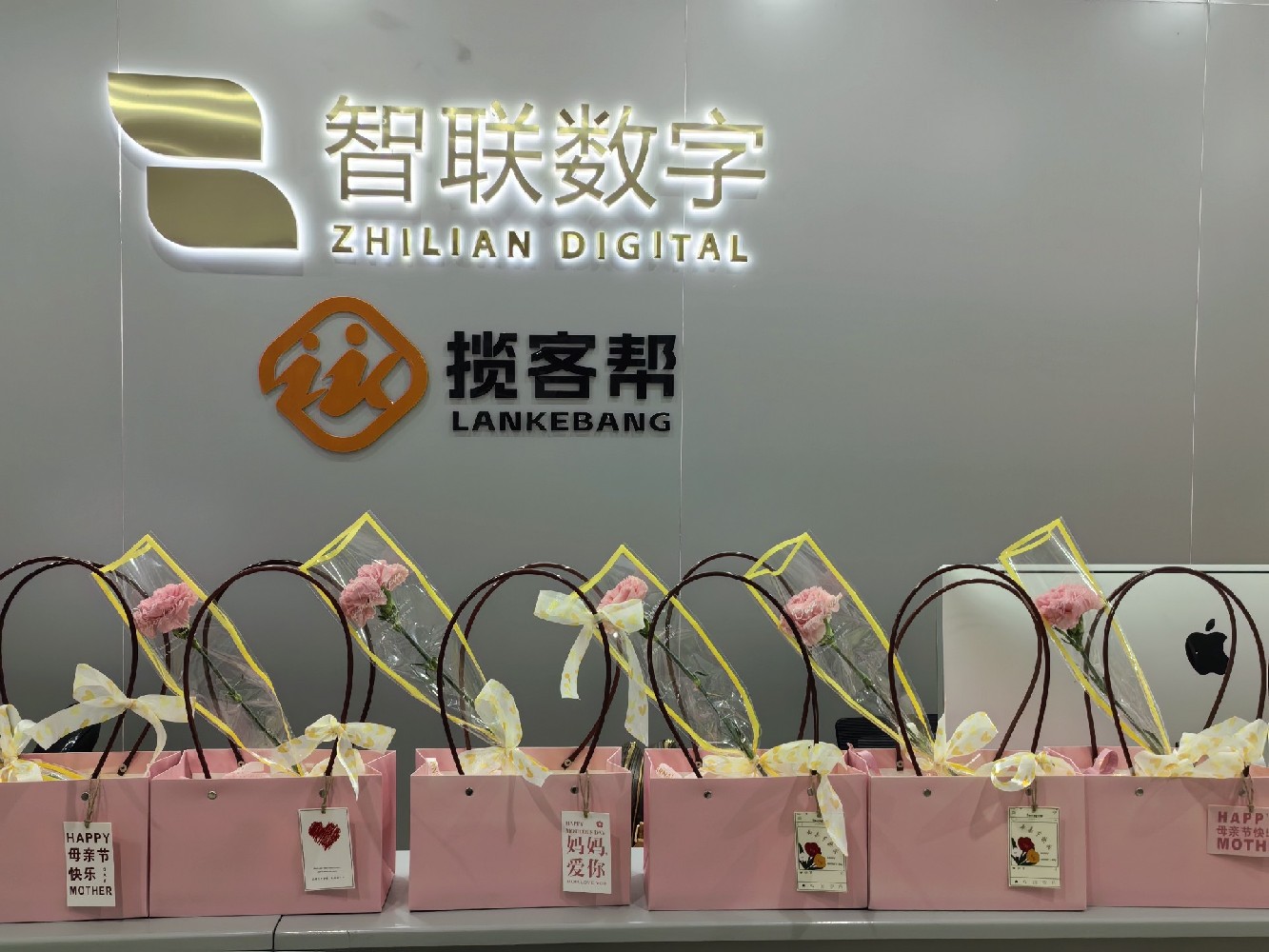 以花之名，献爱母亲-智联数字母亲节准备了一份特别的礼物!