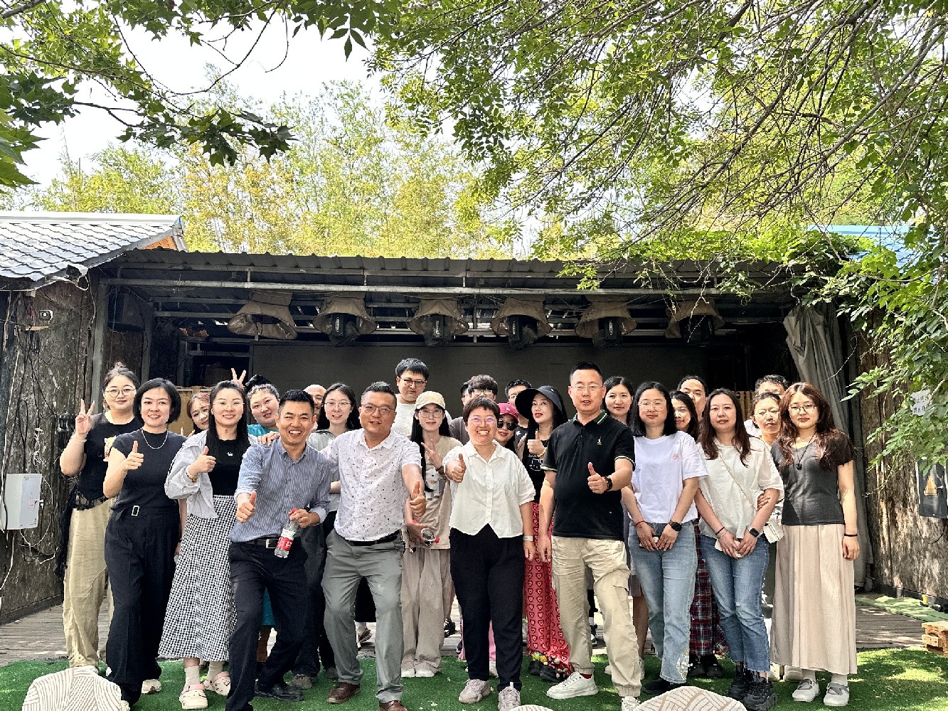 智联数字┃露营嗨翻天，点燃团队热血激情！